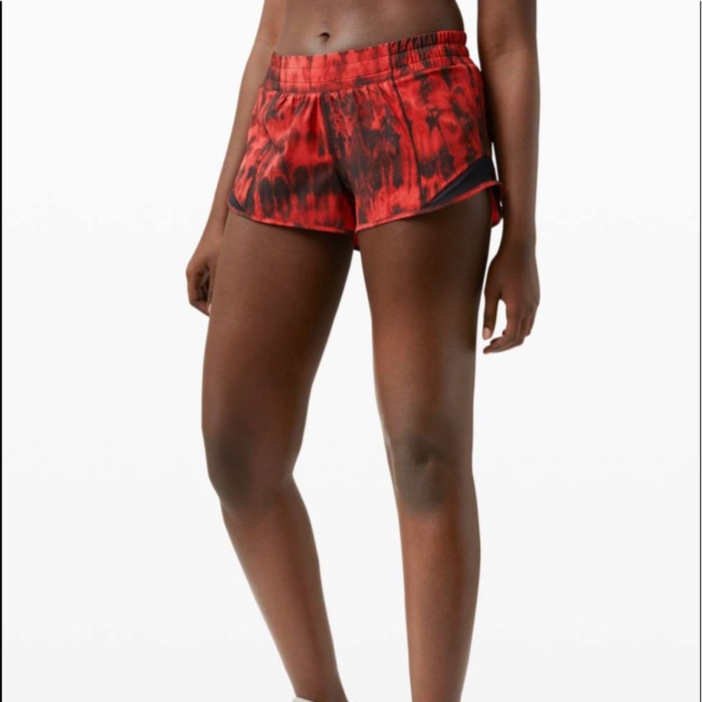 Lulu hotty hot shorts 2.5 Game day red black multi